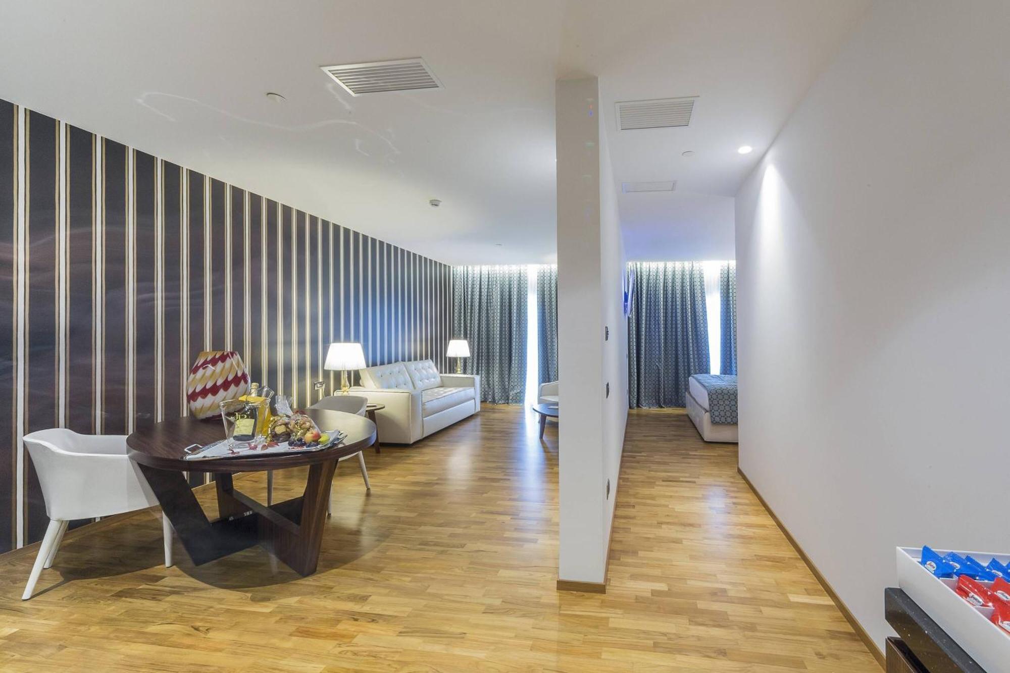 คอร์ตยาร์ด เวนิส แอร์พอร์ต Hotel เตสเซรา ภายนอก รูปภาพ
